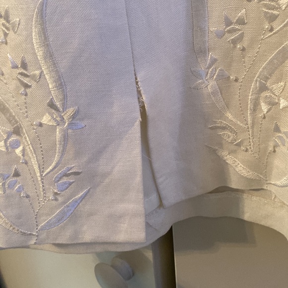 Donna Morgan Size 4. White Dress with sewn and bead details. - Picture 4 of 5